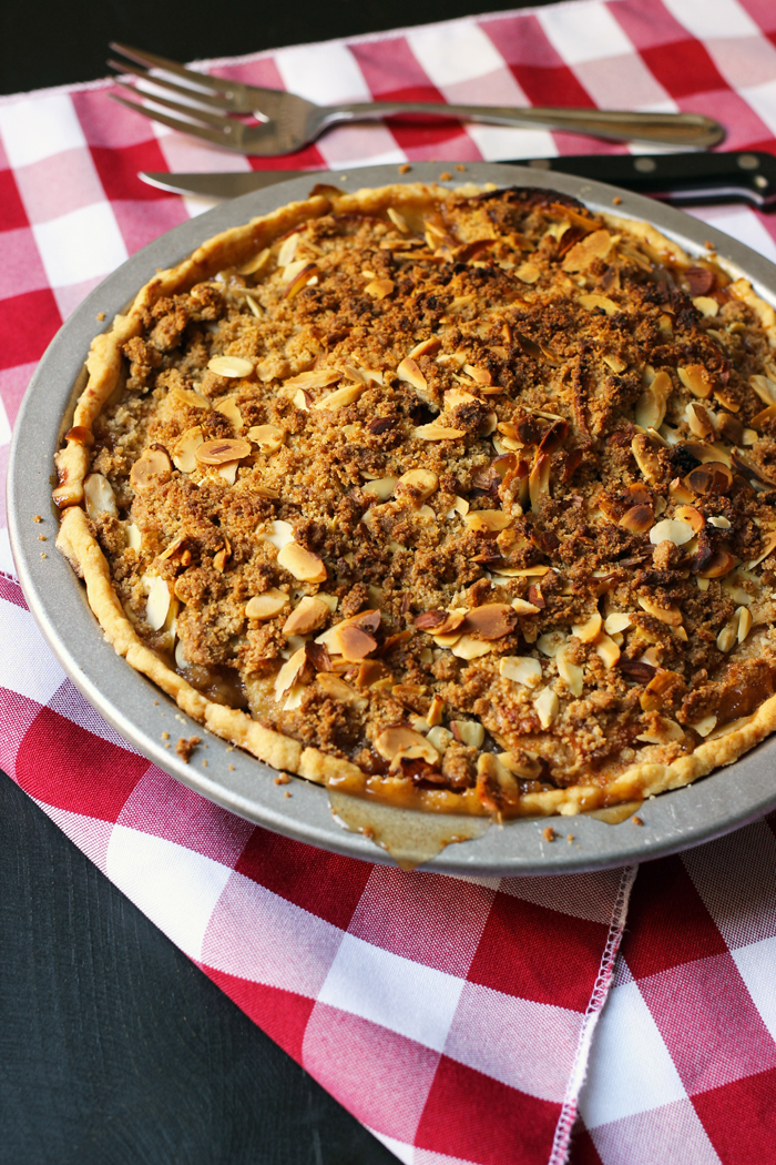 apple pie with streusel topping