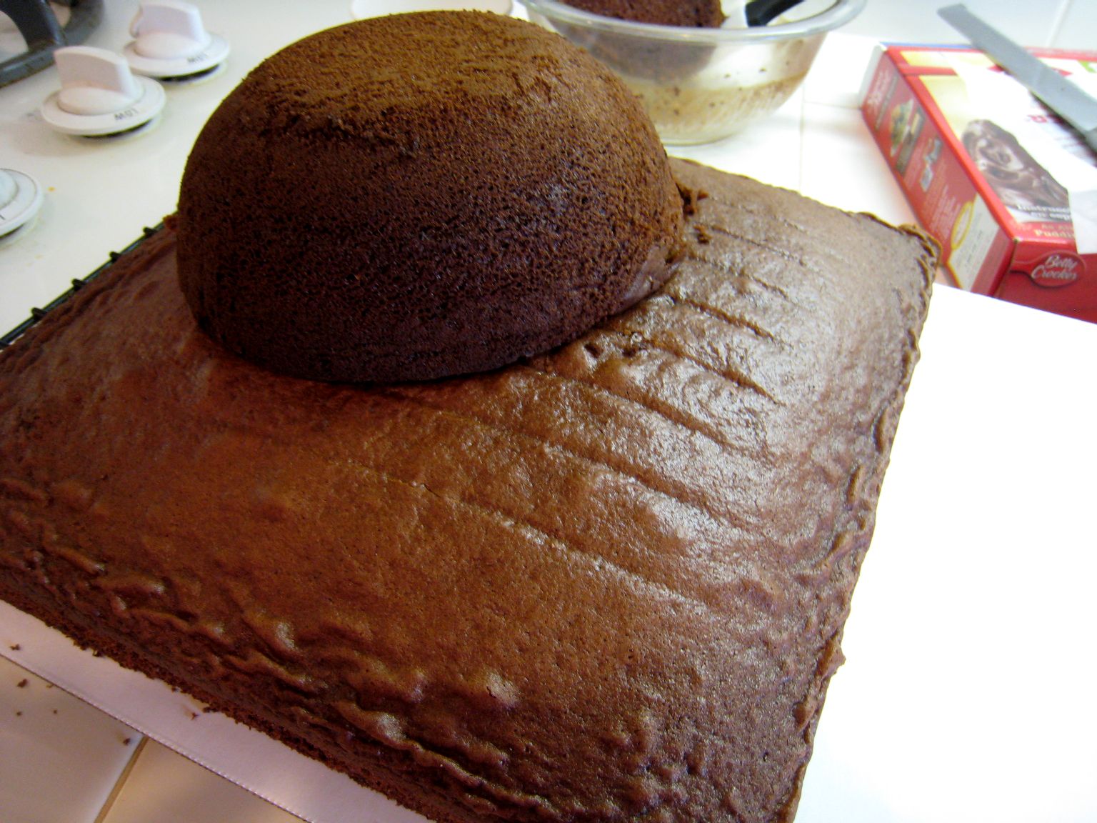 round cake stacked on square cake