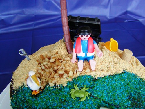 Decorating Cakes with Playmobil