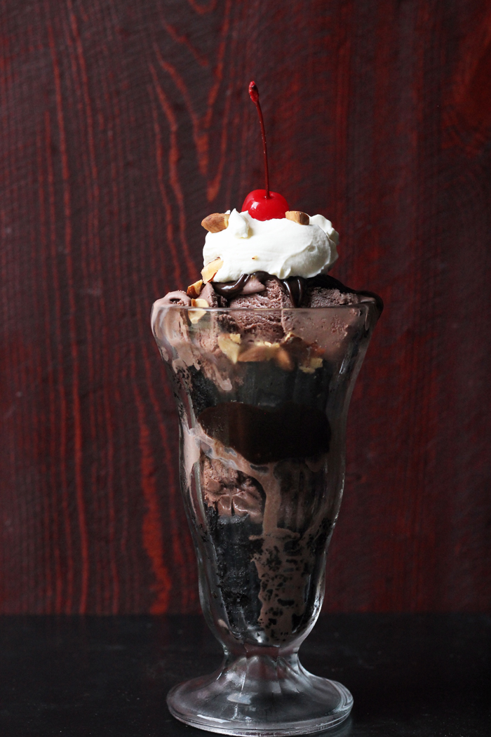 chocolate ice cream sundae