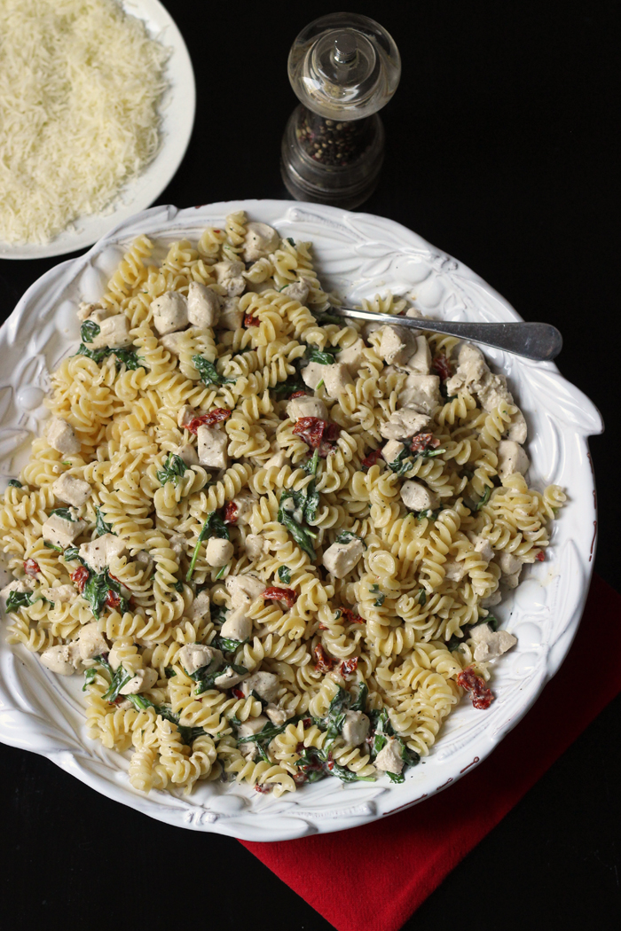 Creamy Chicken Pasta with Spinach and Tomatoes