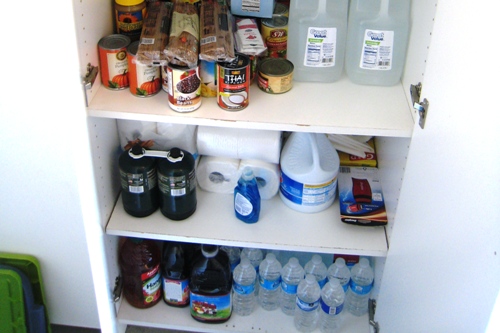 https://lifeasmom.com/wp-content/uploads/2012/09/emergency-food-and-water.jpg