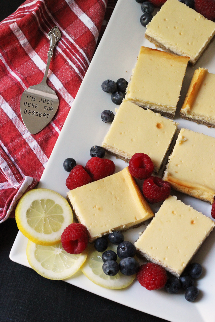 lemon cheesecake bars with berries