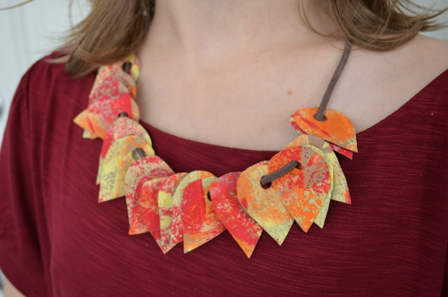 Make a leaf necklace from recycled materials | Life as MOM
