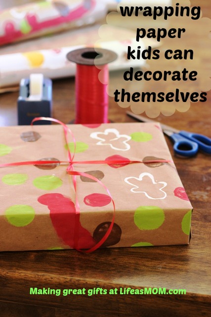 Wrapping Paper that Kids Can Decorate Themselves - this is an easy way to involve kids in your holiday plans.