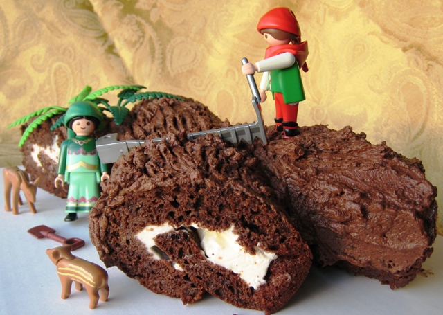 Buche de Noel (Yule Log Cake) - Humbly Homemade