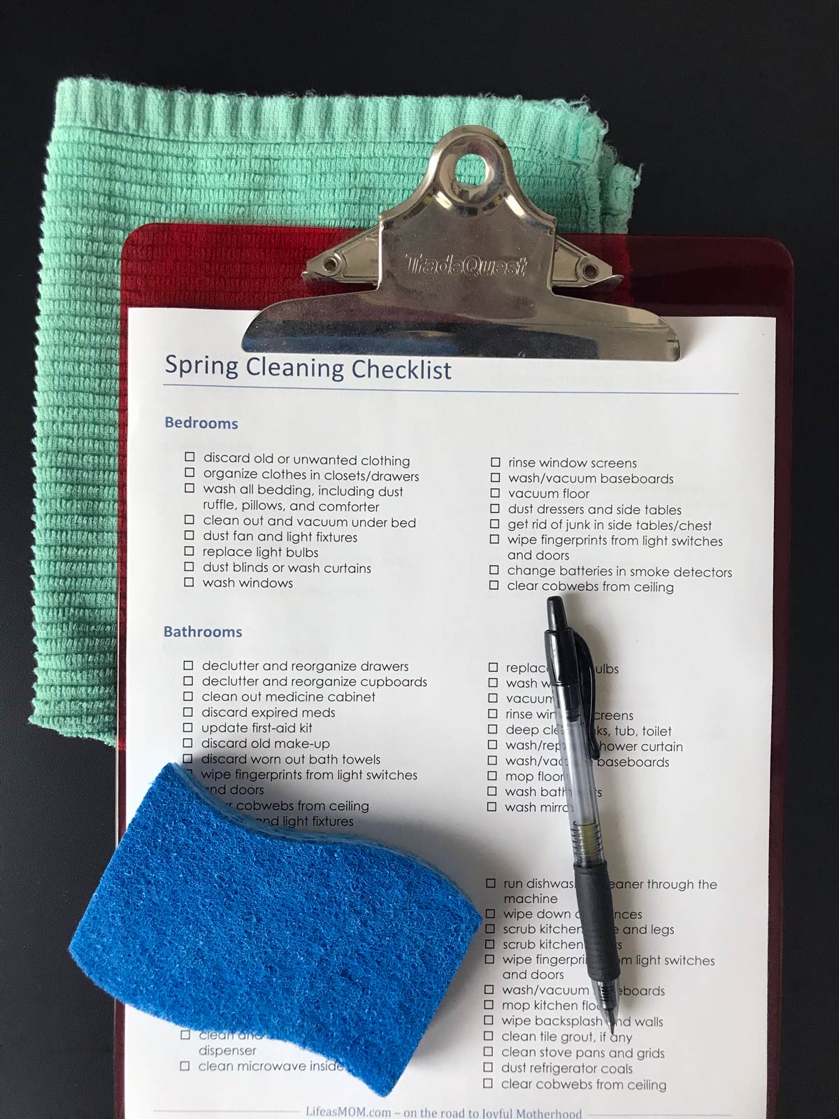 cleaning checklist on clipboard