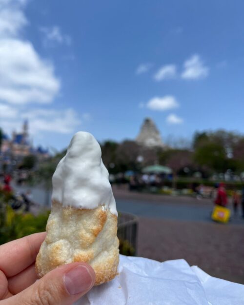 matterhorn macaroon with matterhorn in background.