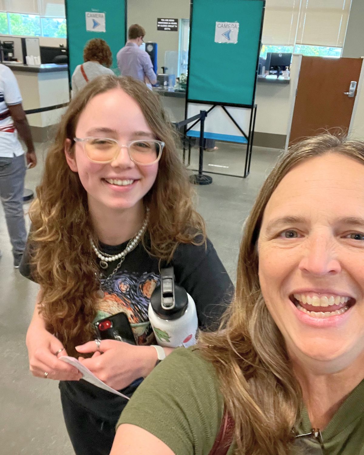 fishchick16 and mom at dmv.