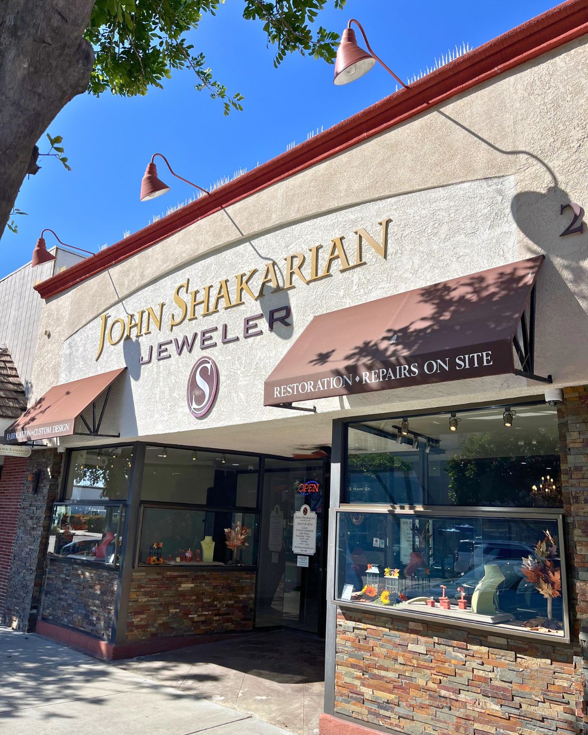 frontage of john shakarian jewelers.